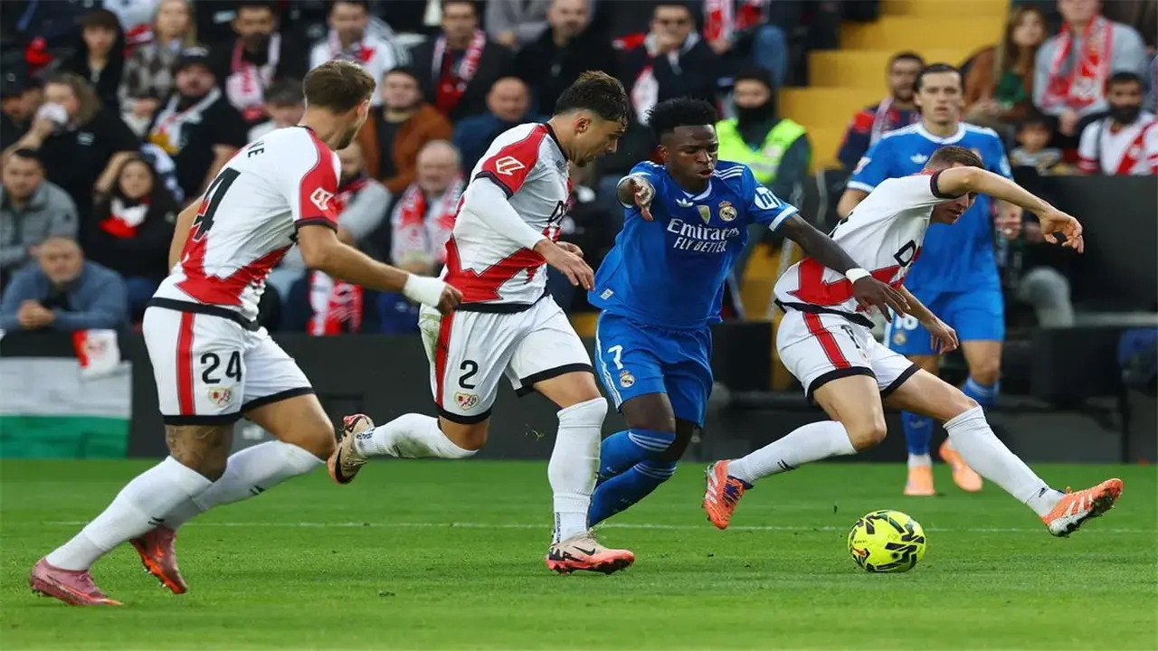 مواجهات قوية في الدوري الإنجليزي والإسباني اليوم الإثنين 16-3-2026 والقنوات الناقلة